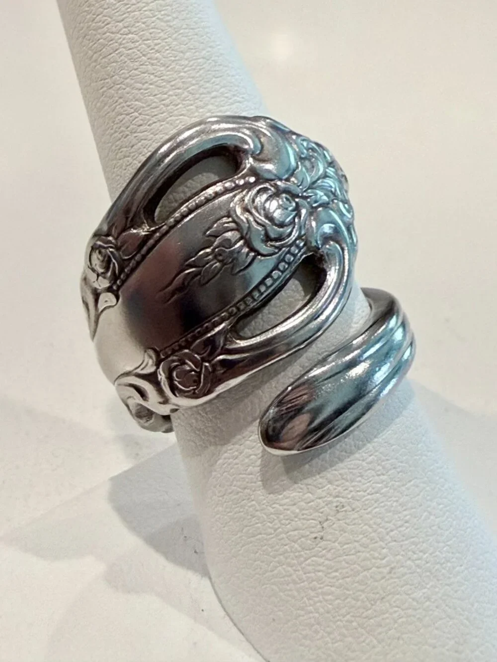 Oneida Brahms 1980 Floral Spoon Ring